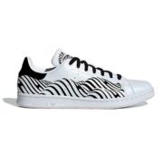 free pair of sneakers from white claw 180x180 - FREE Pair of Sneakers From White Claw